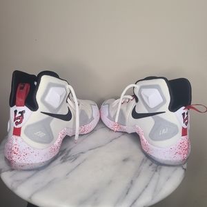 Nike LeBron Friday The 13th size 5Y sneakers